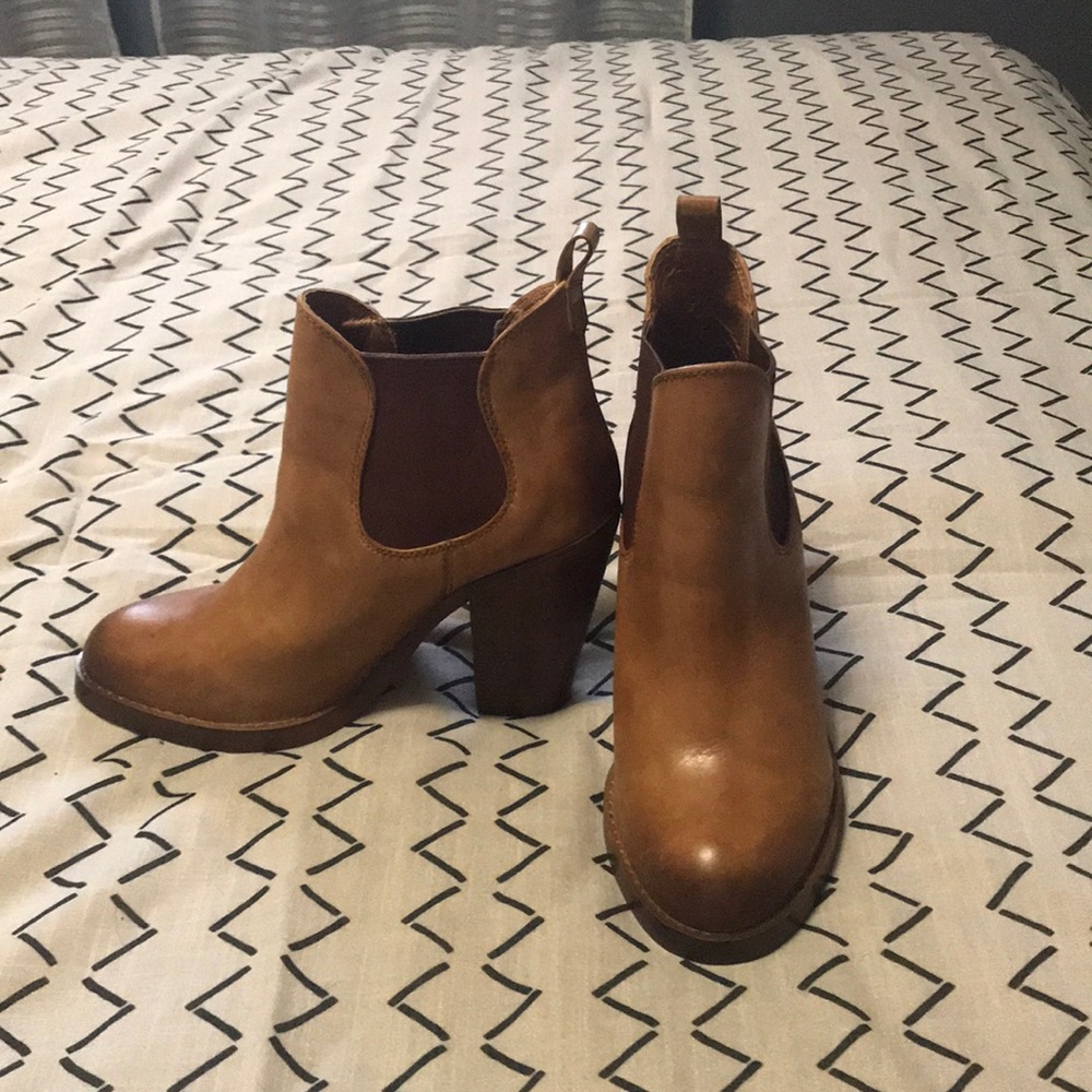 Cognac leather booties
